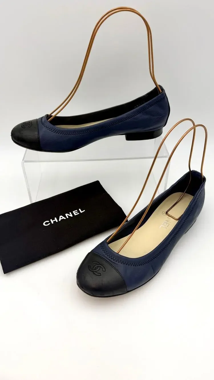 Chanel Interlocking CC Scrunch Ballet Flats Navy Blue Black Leather Size 38 / 8